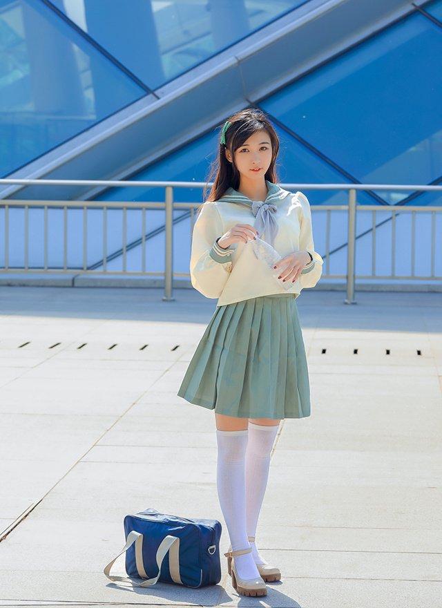 校园制服美少女个子高挑青春飞扬写真