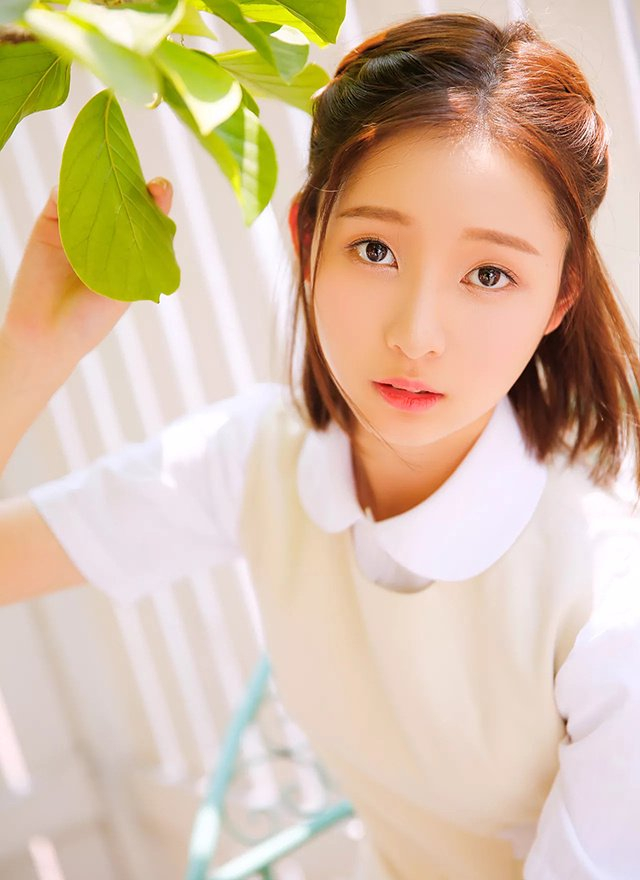 柔光美颜清纯少女白皙美肌透光唯美写真__财经头条