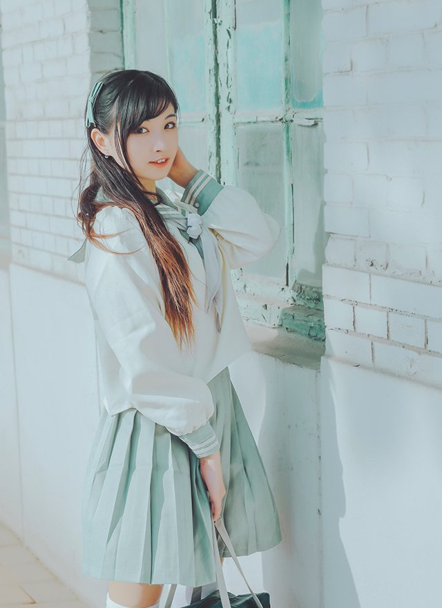 校园制服美少女个子高挑青春飞扬写真