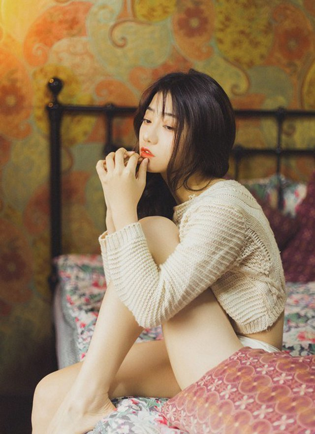 青春少女可爱嘟嘟唇优雅自信唯美写真