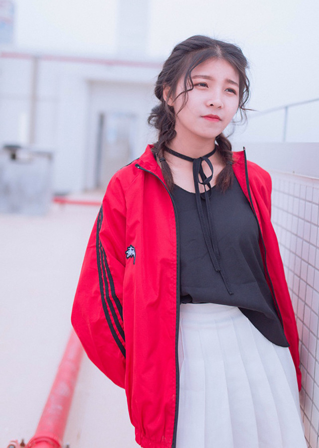 轻盈少女麻花辫清新可爱沙滩唯美写真