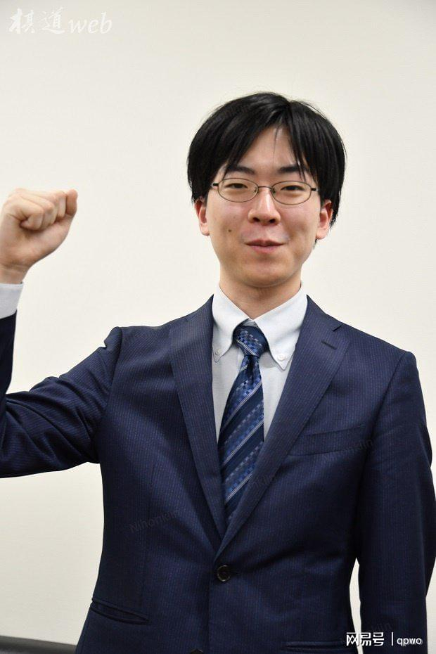 第1届的冠军是许家元,第2届冠军是一力辽,前三届的冠军都由令和三羽乌