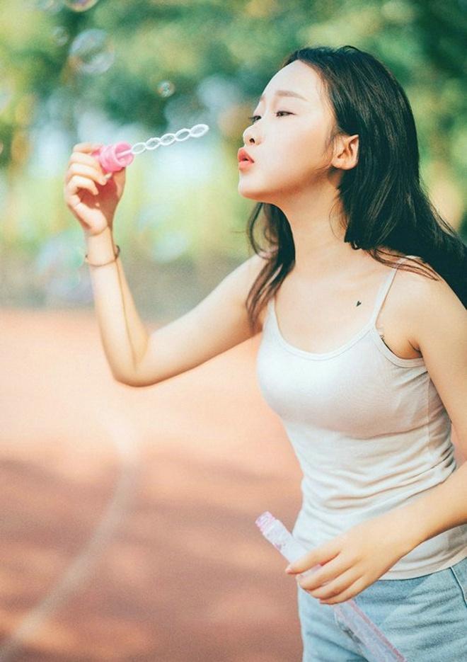 清凉夏日清纯美女室外俏皮阳光唯美写真