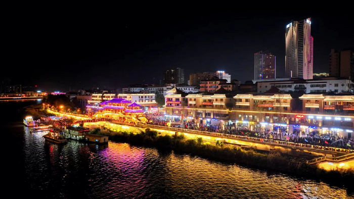 省航拍专委会成员,航拍四川特邀摄影师陈平,用无人机航拍广元夜景,从