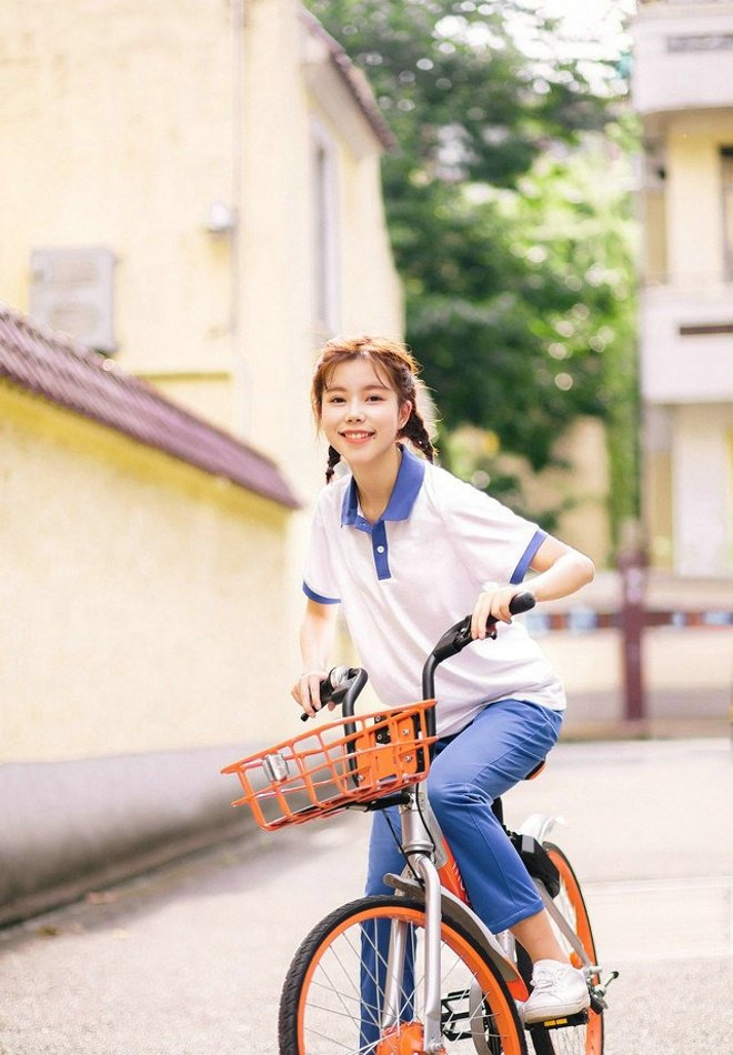 清纯俏皮初中女生阳光优雅唯美写真_新浪新闻