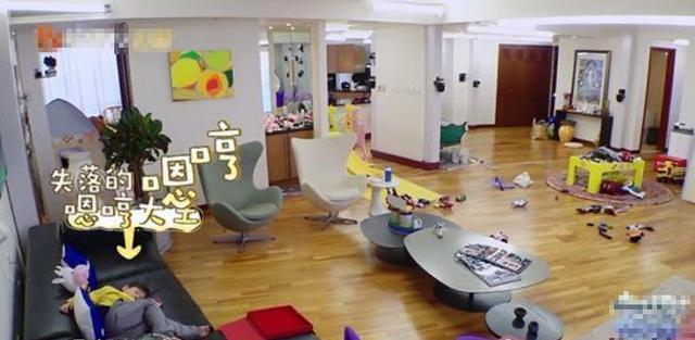 杜江晒出自己家豪宅,面积很大但很凌乱,看来霍思燕在家不做家务