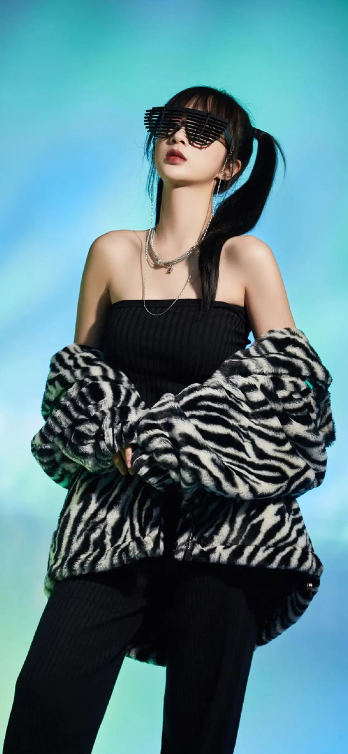 眼镜少女优雅自信清纯可爱唯美写真