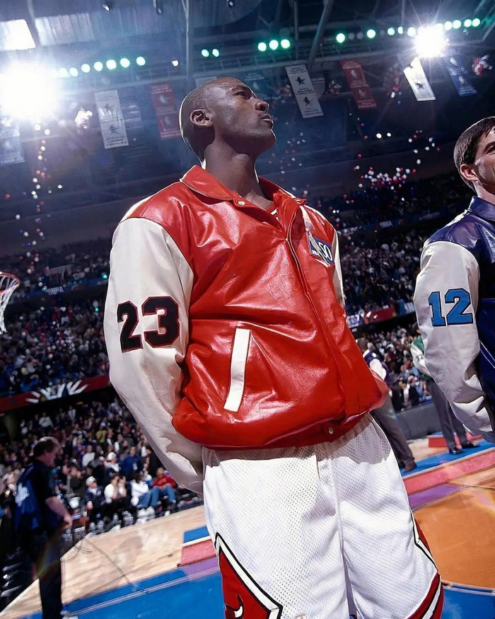 2003年迈克尔乔丹nba全明星赛最后一舞20分5板2助
