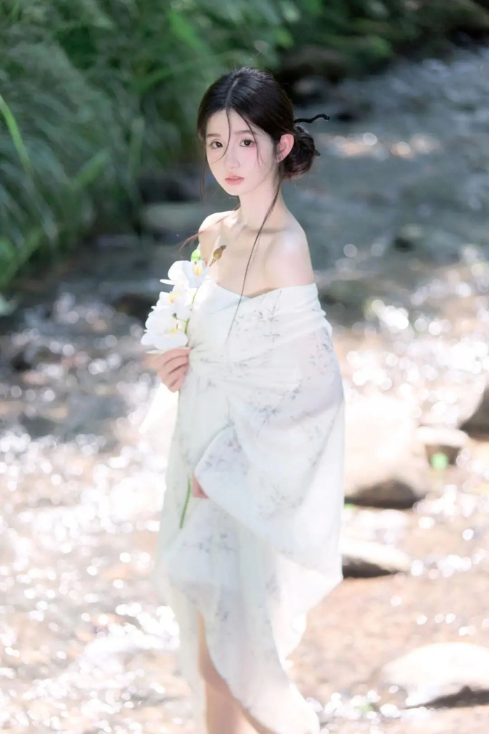 香肩古风美人户外优雅可爱唯美写真