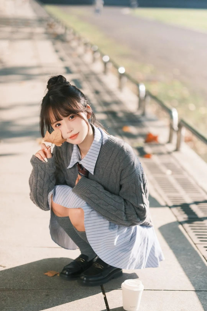 甜美少女校园风优雅可爱自信唯美写真