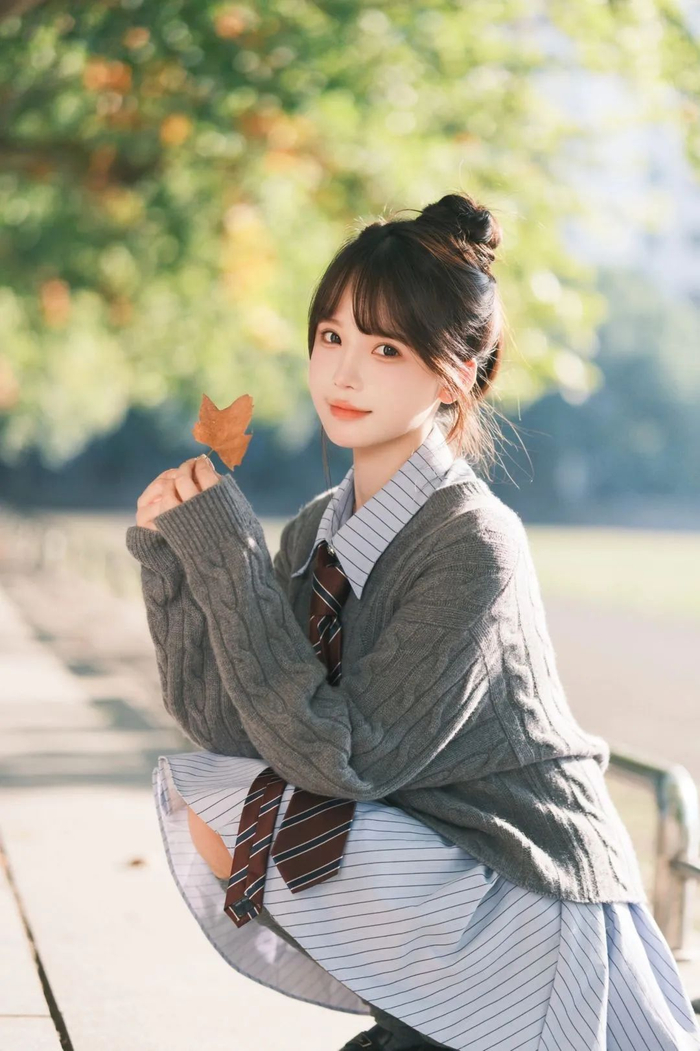 甜美少女校园风优雅可爱自信唯美写真