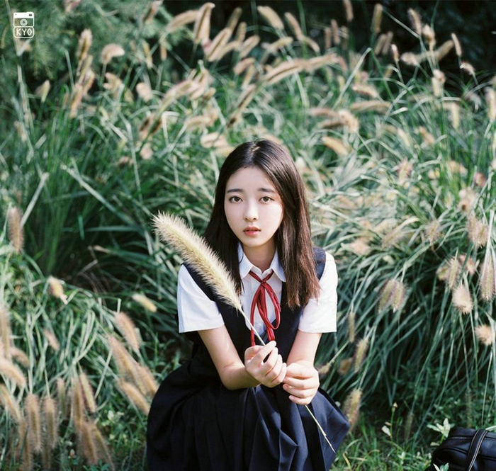 清纯学生眉清目秀甜美户外唯美写真