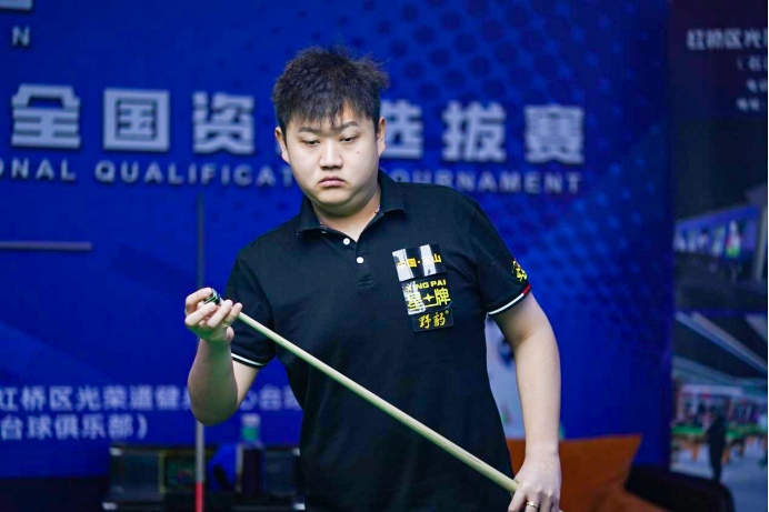 刘屹骑一路过关斩将,先后战胜蔡剑忠,杨紫程等实力球员,在今日最后一