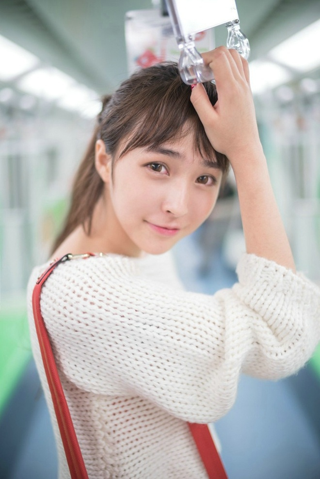 清纯少女地铁俏皮甜美秀丽优雅唯美写真
