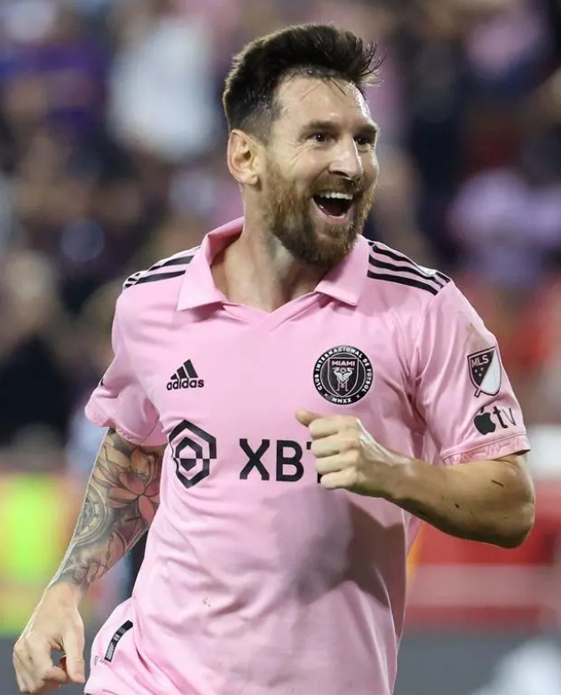 梅西1v6又造神图,绝美盘带 撞墙配合看呆球迷|梅西|迈阿密|球迷_新浪