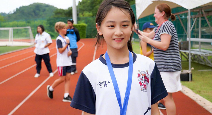 15岁小森碟近况净身高1米7以上一双大长腿高挑又修长太美了