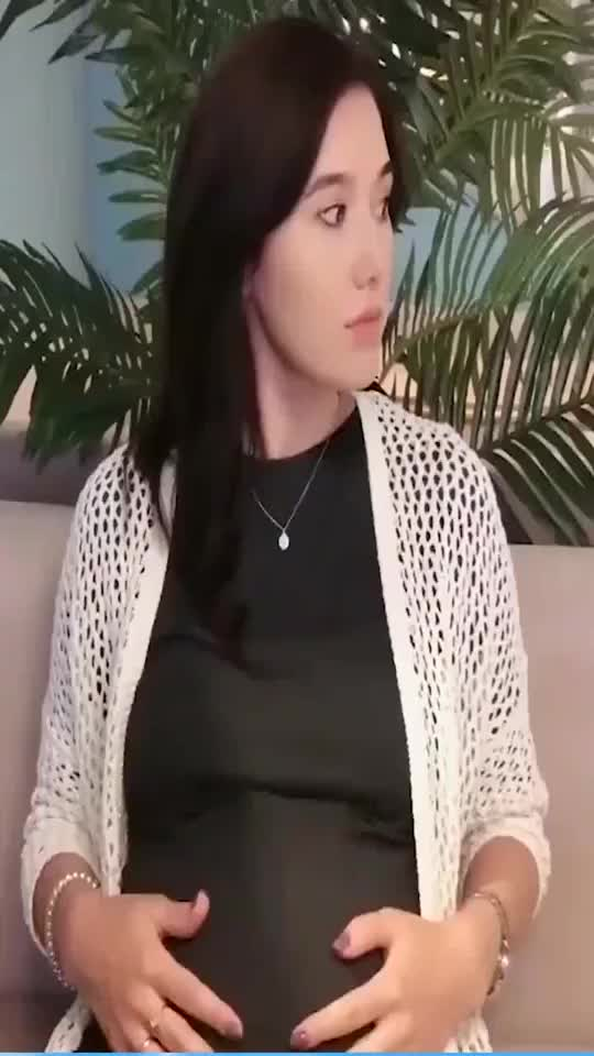 俄罗斯洋媳妇怀孕了就喜欢捉弄她她的表现让我瑟瑟发抖