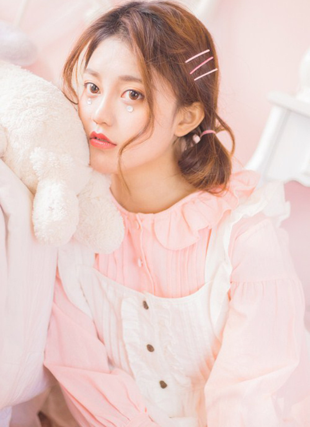 短发甜美少女唯美清新可爱写真