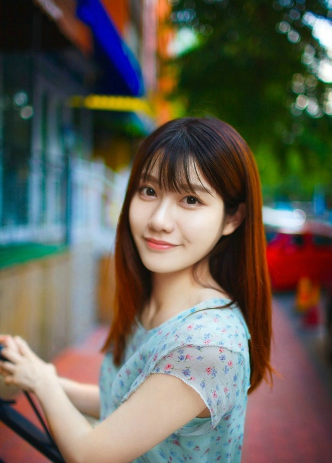 碎花裙美女绿野丛林间唯美俏皮阳光写真