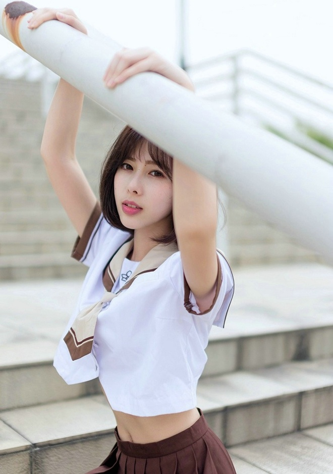 漂亮脸蛋清纯短发学生校园秀气优雅写真