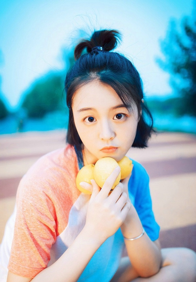 苹果头少女室外清新俏皮活力唯美写真