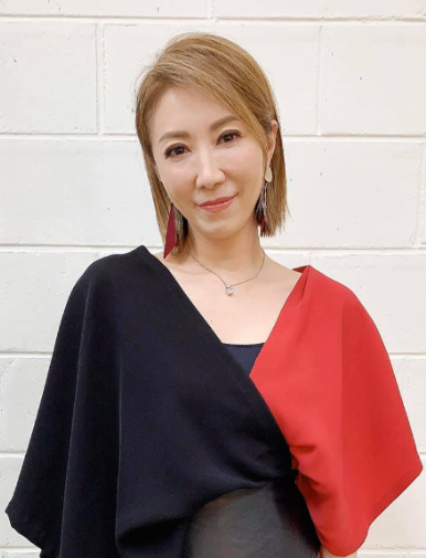 53岁李翊君近况曝光,与大17岁老公结婚22年,甜蜜合照恩爱如初