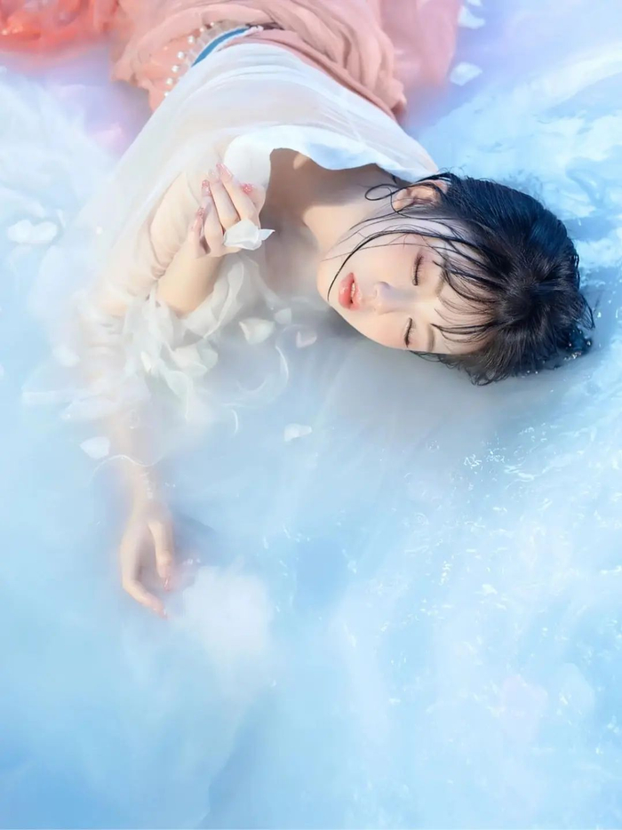 妩媚美人牛奶浴优雅迷人清纯唯美写真