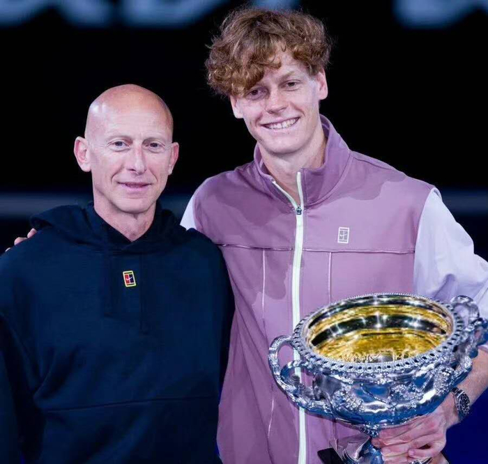 辛纳团队变动，前理疗师称噩梦又来了，椰子讽刺：我们都被耍了