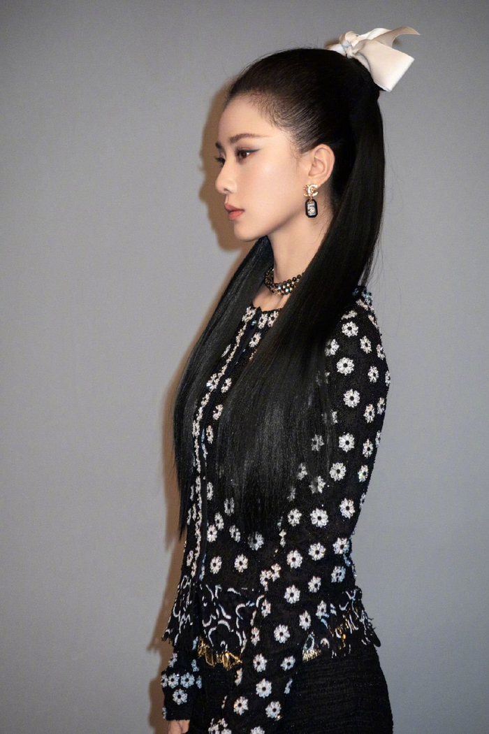 刘诗诗最新杂志封面大片释出眼妆好特别