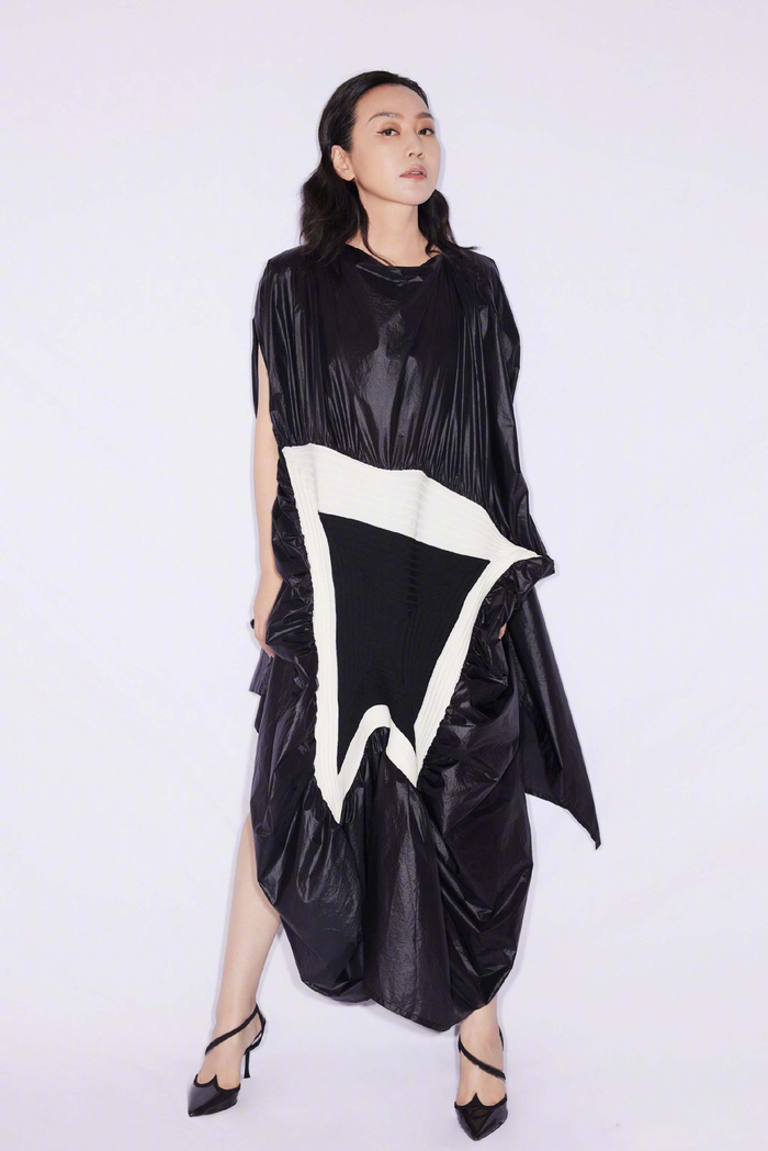 闫妮亮相王牌对王牌第八季第一期科幻电影主题录制现场