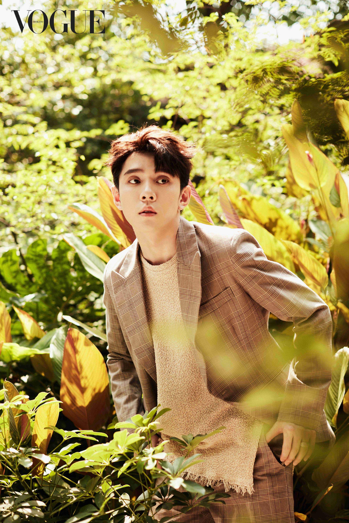 李佳琦登上泰国版vogue特刊杂志封面泰式风格阳光帅气