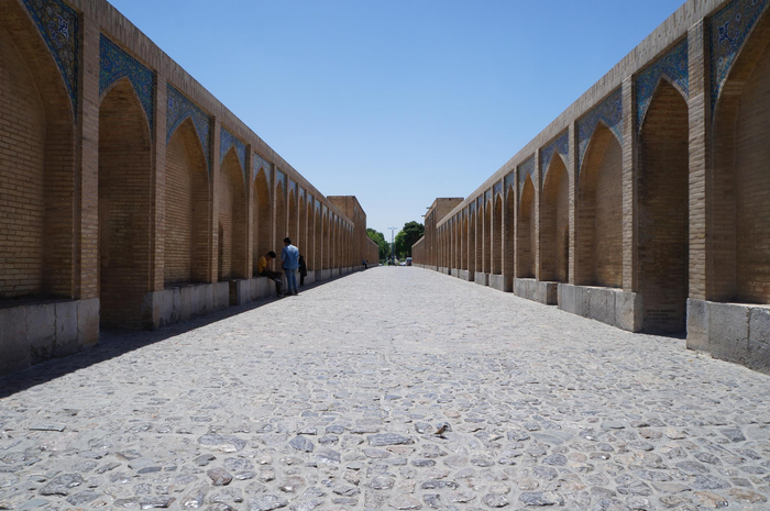 游览西亚伊朗伊斯法罕哈柱大桥