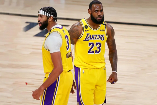 詹姆斯缺阵浓眉独自带队打出赛季最佳表现