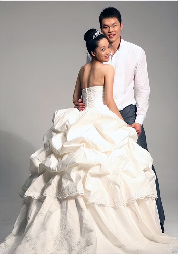 600桌婚礼已成往事|胡美|朱芳雨|不惑之年_新浪新闻