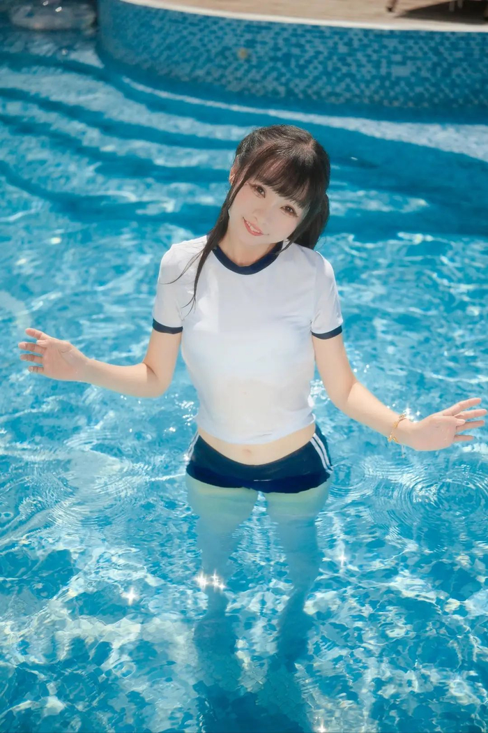 双马尾泳装少女自信青春迷人唯美写真