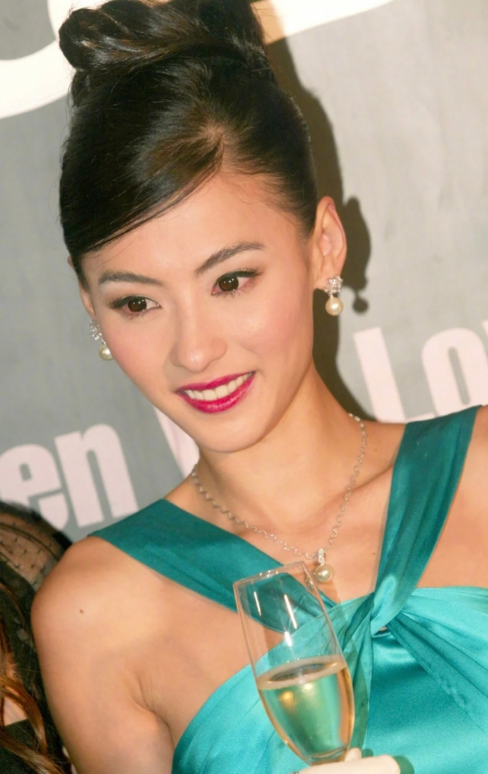 2005年张柏芝出席杂志esquire活动红毯