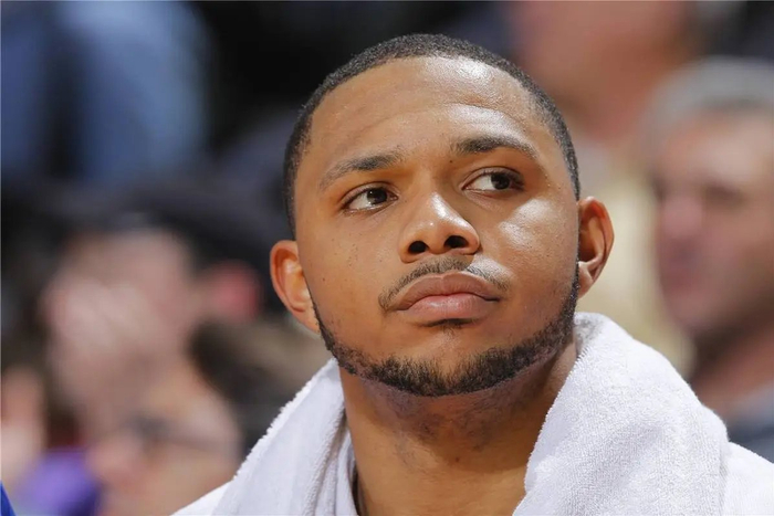 圆脸戈登拒绝续约太阳队,底薪加盟76人,或携手恩比德马克西乔治