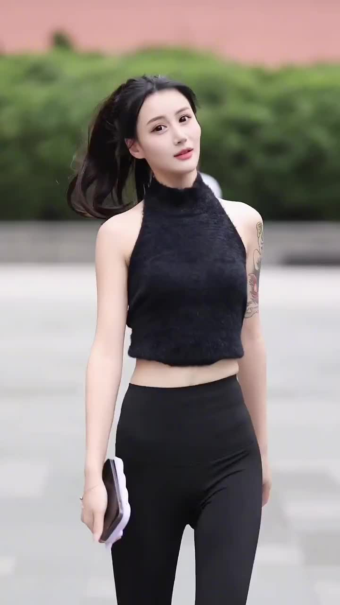完美身材  长腿女神  街拍小姐姐穿搭秀 (1)