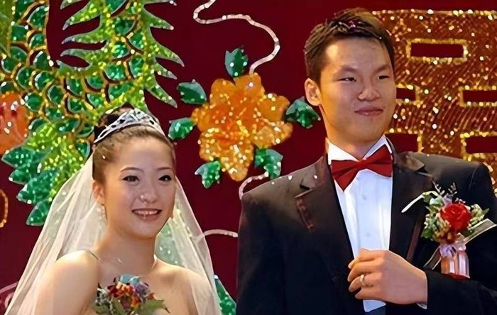 600桌婚礼已成往事|胡美|朱芳雨|不惑之年_新浪新闻