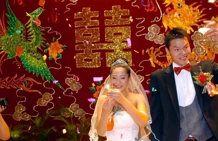 600桌婚礼已成往事|胡美|朱芳雨|不惑之年_新浪新闻