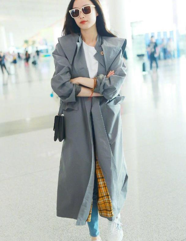 38岁宋慧乔越发年轻,穿绿色风衣配波波头像高中生,状态惹人羡