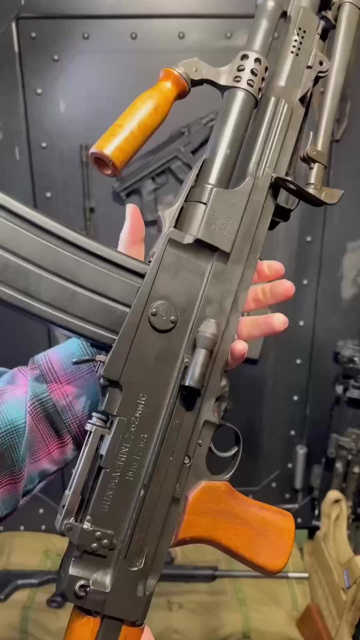 使用7.62毫米口径弹药 这款英国布伦l4轻机枪你应该认识