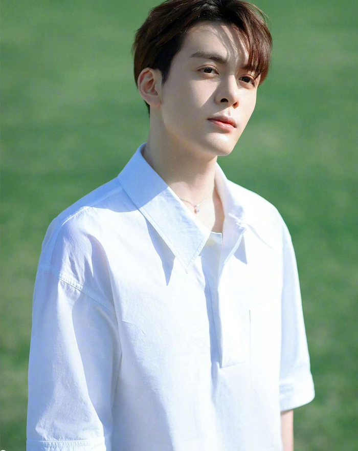 高级感白衣穿搭百变气质时尚帅气最期待的男孩是