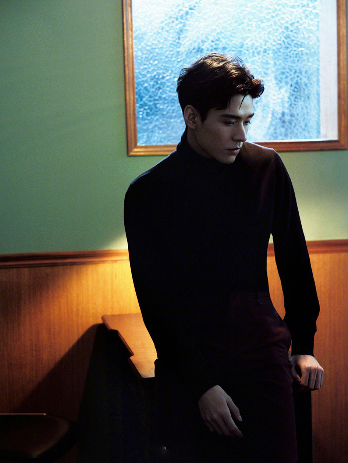 龚俊登上madamefigaro费加罗8月刊封面