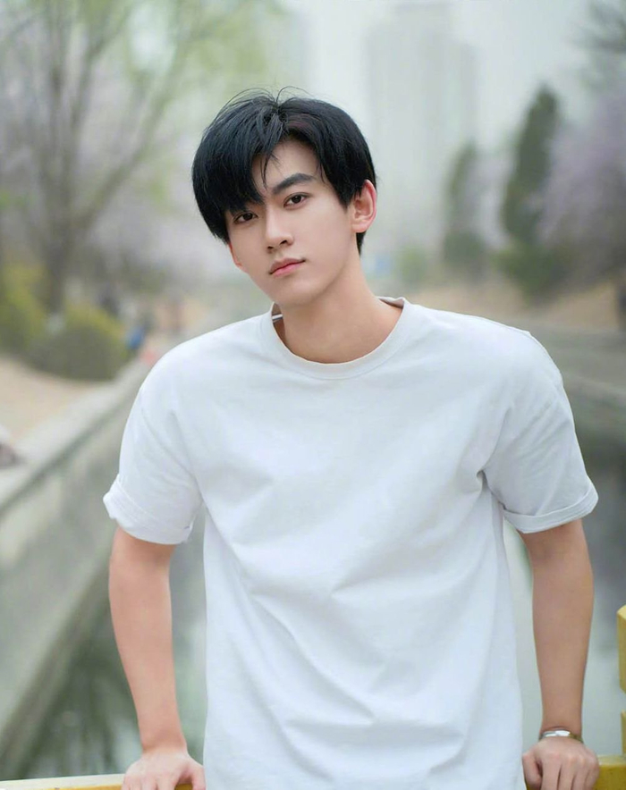 高级感白衣穿搭百变气质时尚帅气最期待的男孩是