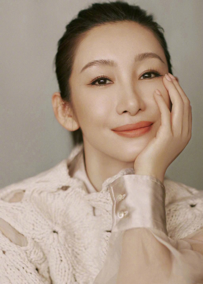 秦海璐发博晒出旅行穿搭,她说舒适最重要