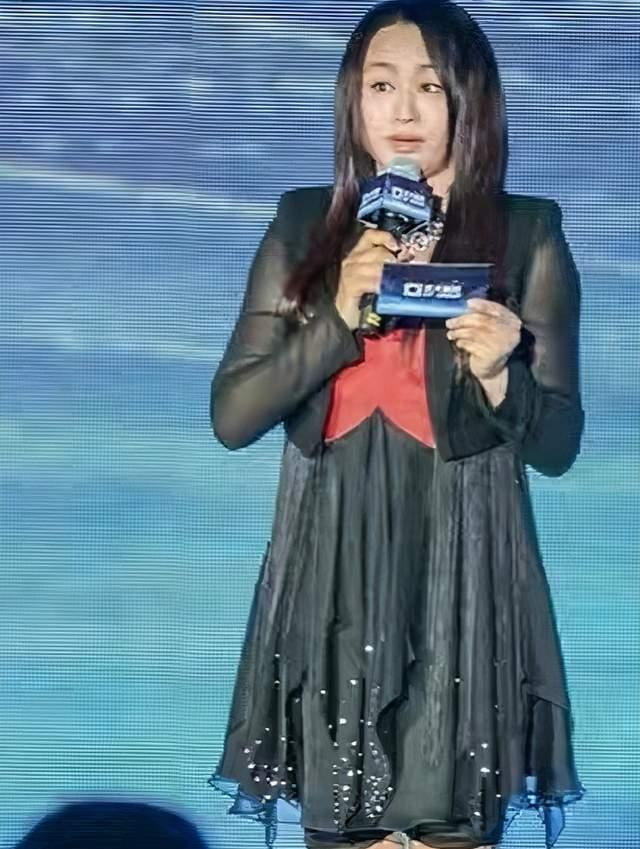 曾央视最美主持人46岁曹颖瘦身成功一双超模腿堪比少女