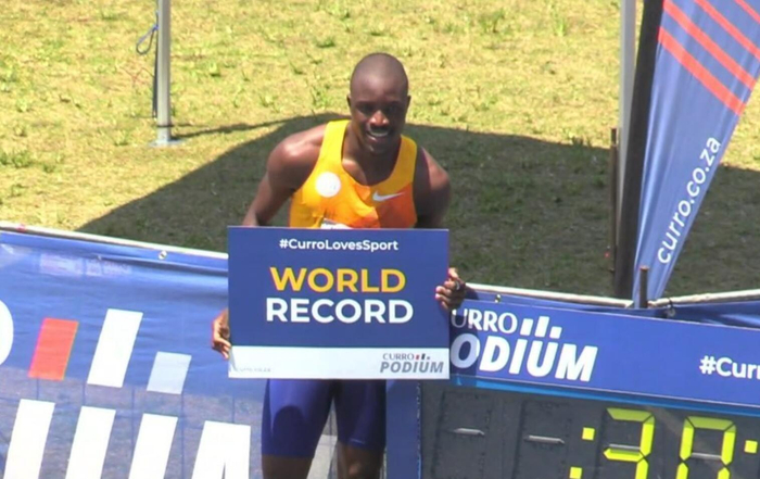 这速度离谱到反人类300米世界纪录被破20岁神人超巅峰博尔特