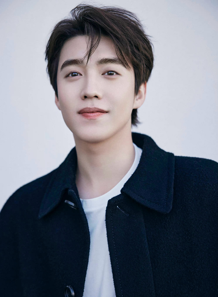 马闻远春日写真极简风穿搭高级感满满治愈笑容春日暖阳