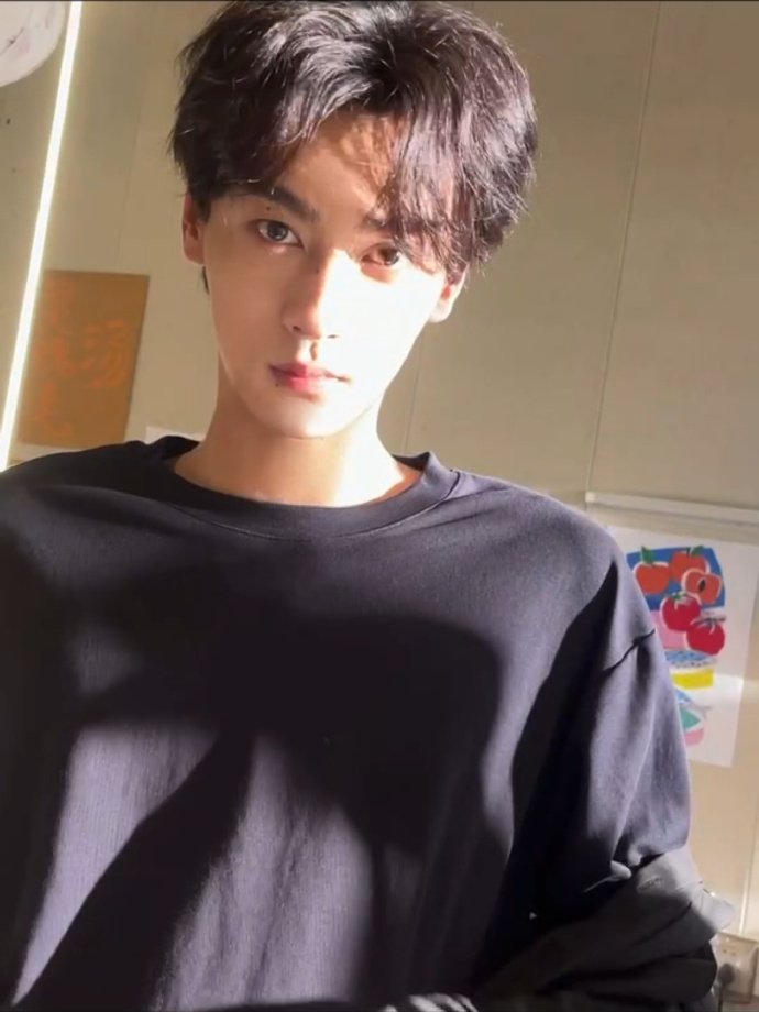 田栩宁新剧天黑请营业上线__财经头条__新浪财经